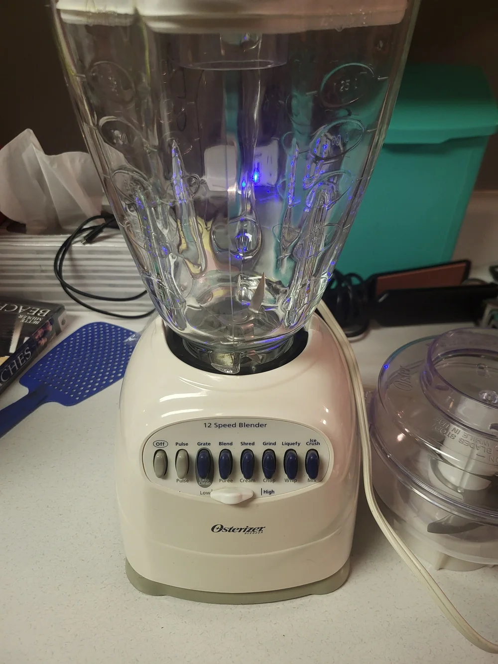 Oster White Countertop Blender with Clear Glass Pitcher and Chopper